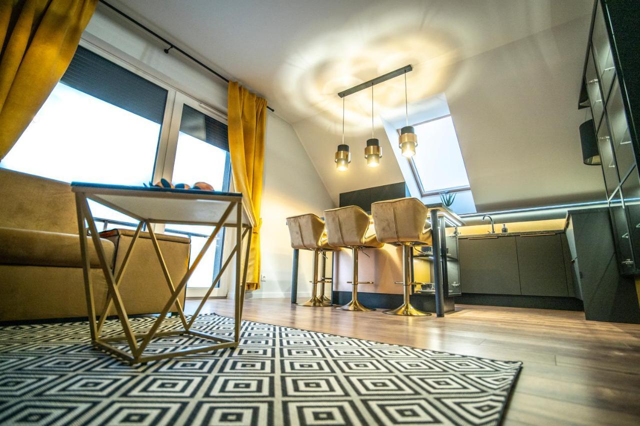 Apartament W Cieplicach Gold Еленя-Гура Экстерьер фото